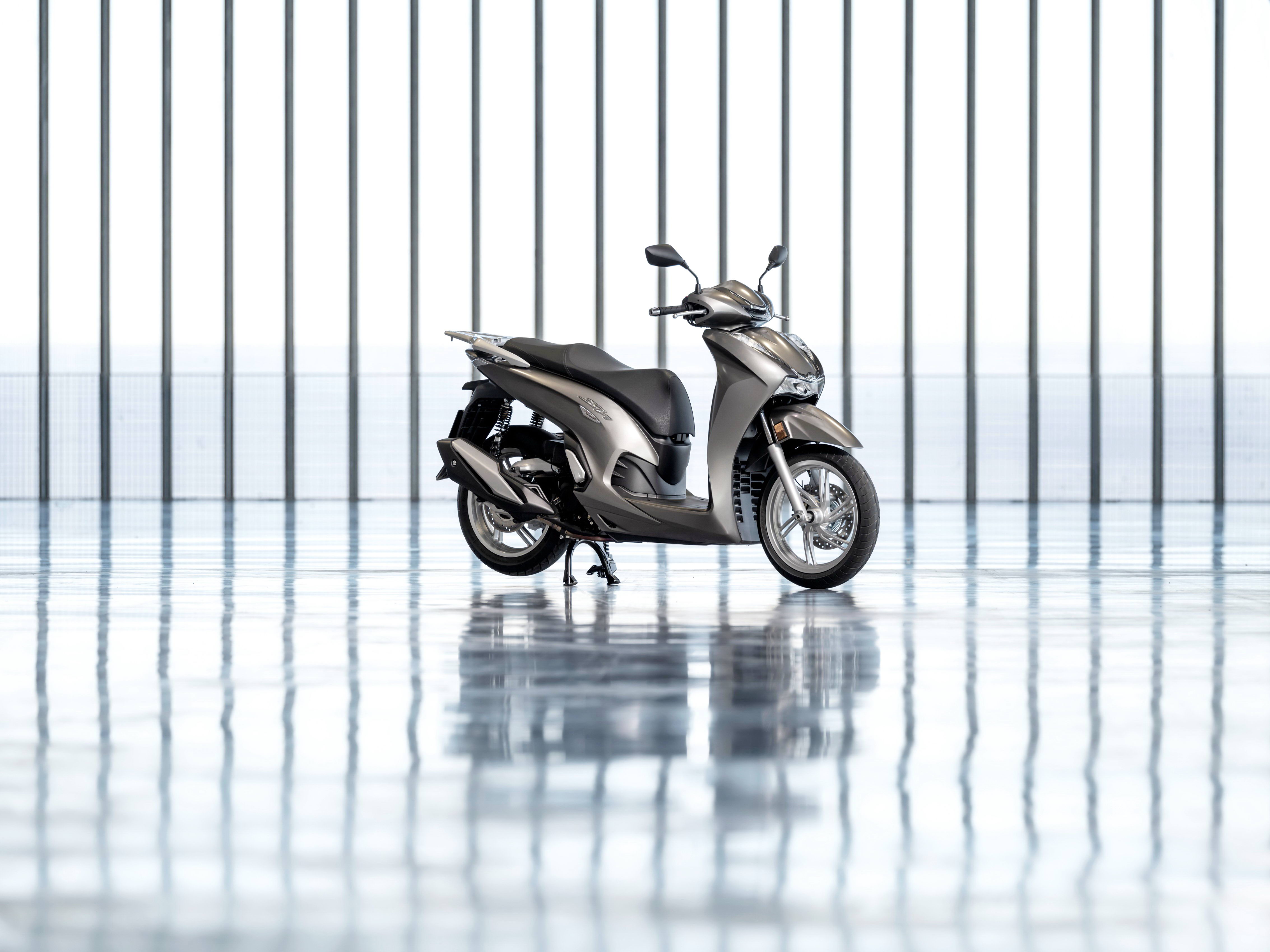 ���� HondaSH350iHonda ����̤�������ȭͷ��2021 SH350i