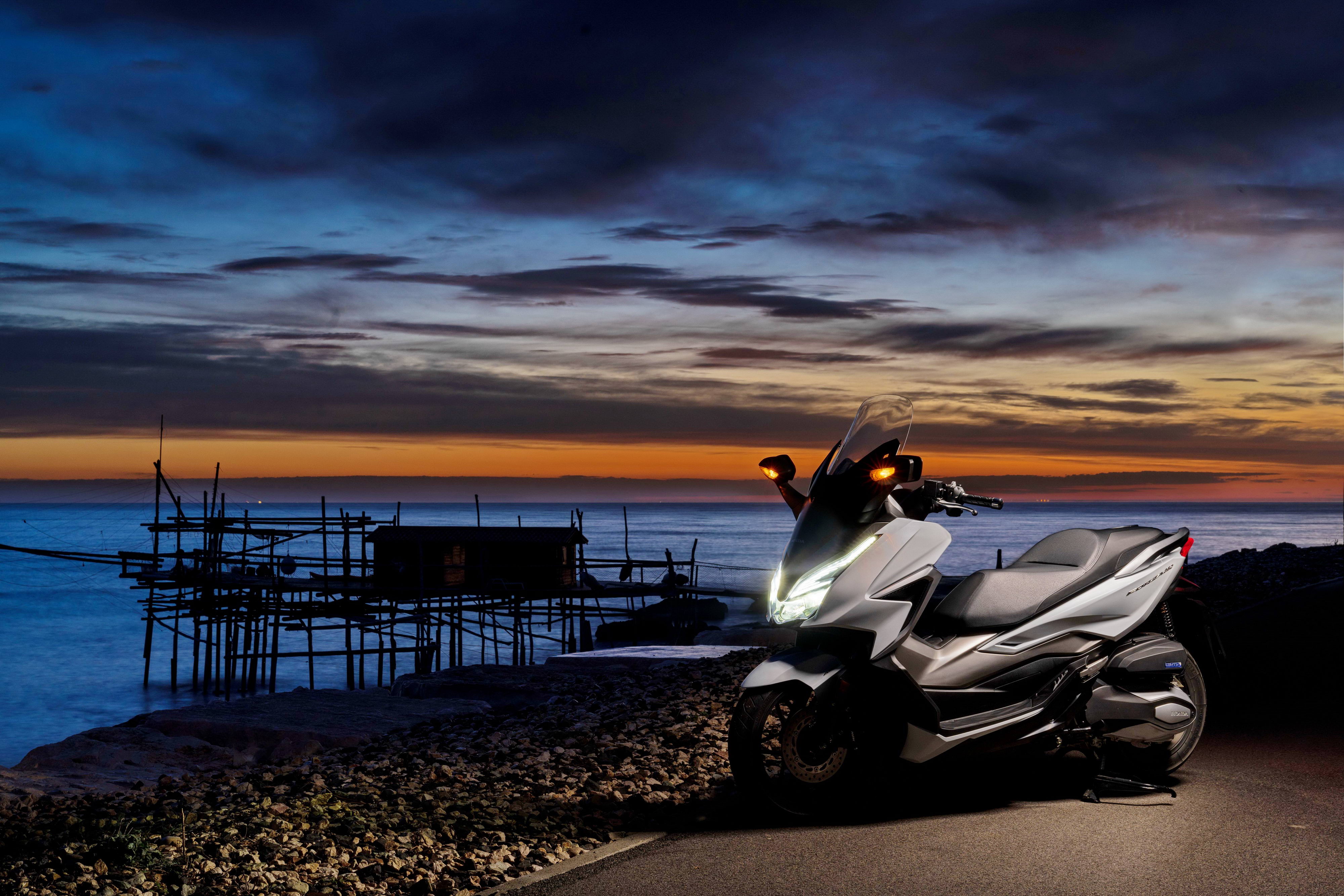 ���� Honda��ɳ350Forza350���壺Honda 2021 Forza 350 ������д