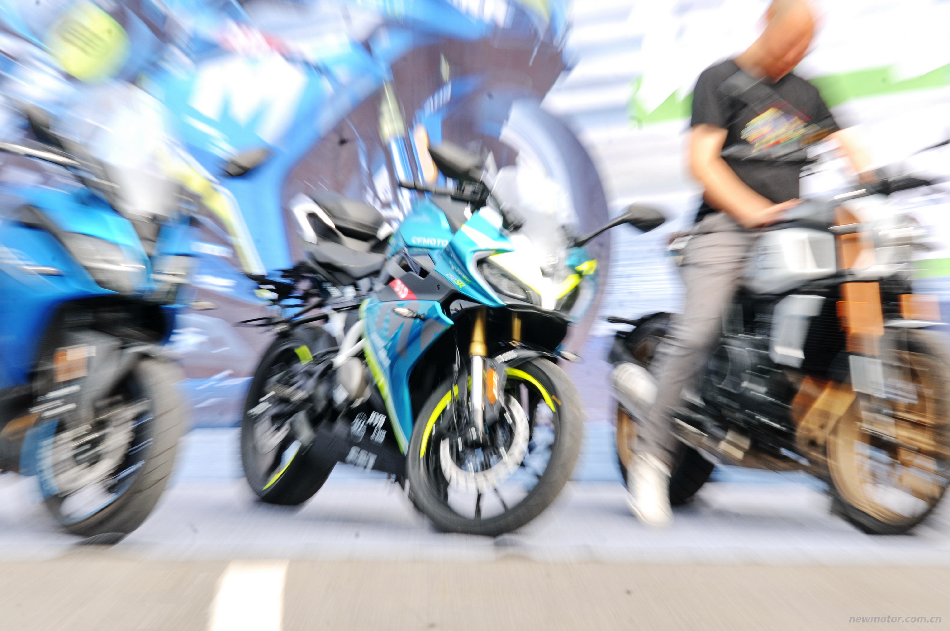 ����Ħ�� 250SR ������