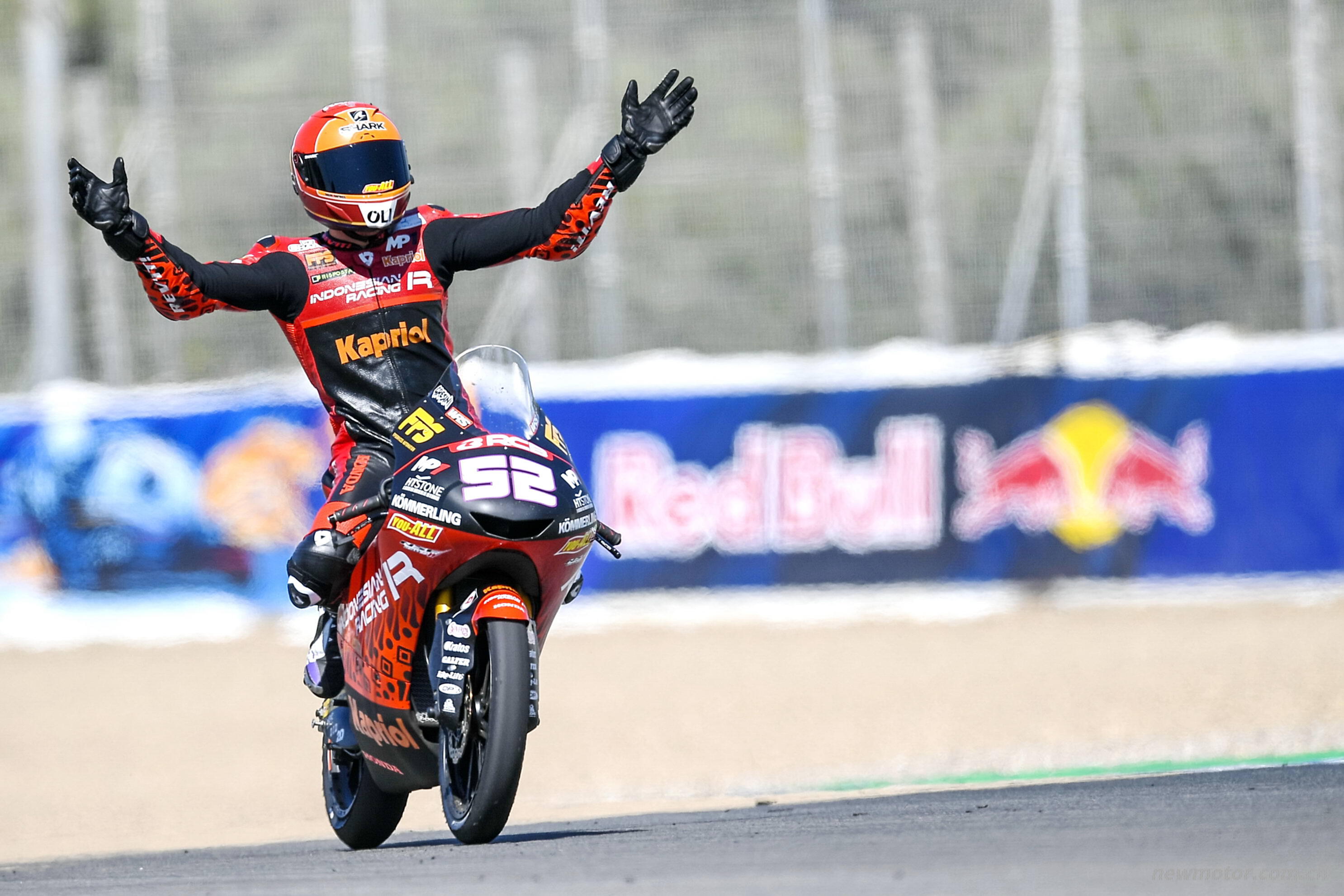 ������ҵ�����ע������������˹վ����˹�� Moto3 ���ϰ佱̨