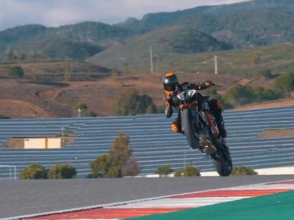 
KTM 1290 SUPER DUKE R���