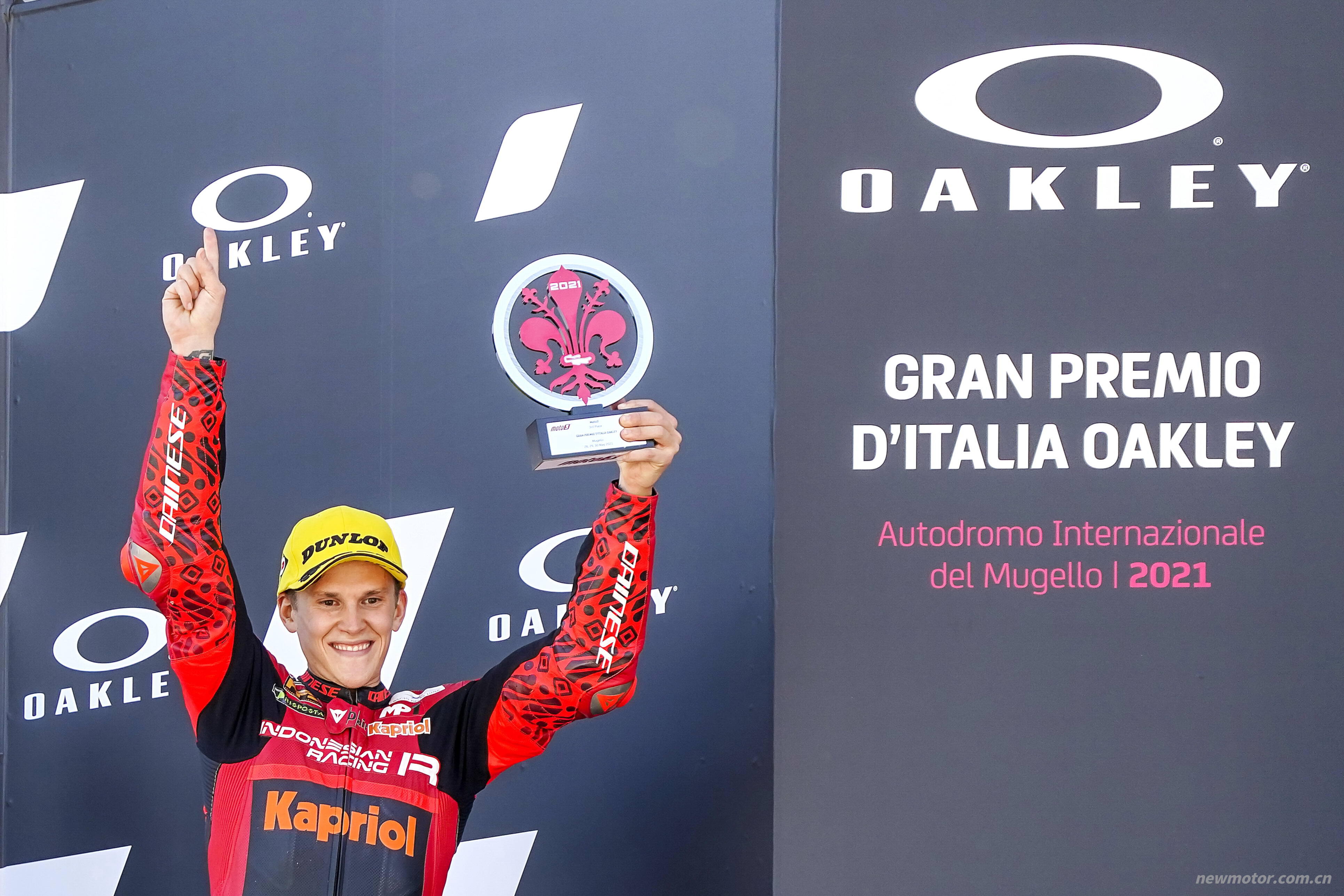 ������ҵ�����ע�������վ����˹�� Moto3 ���ϰ佱̨