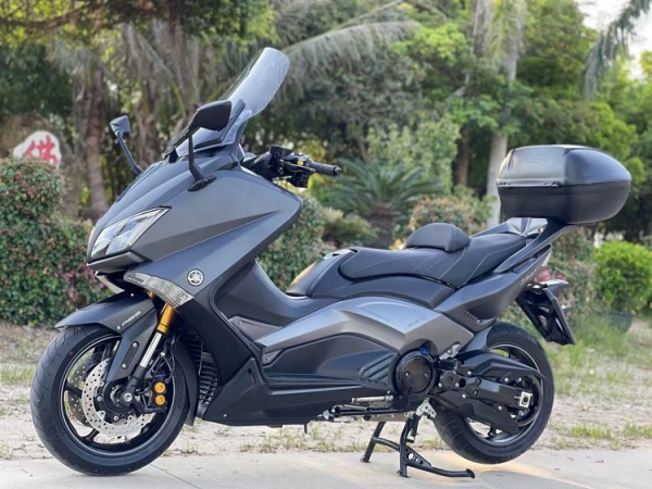16��YAMAHA TMAX530���˰�̤��Ħ�г���