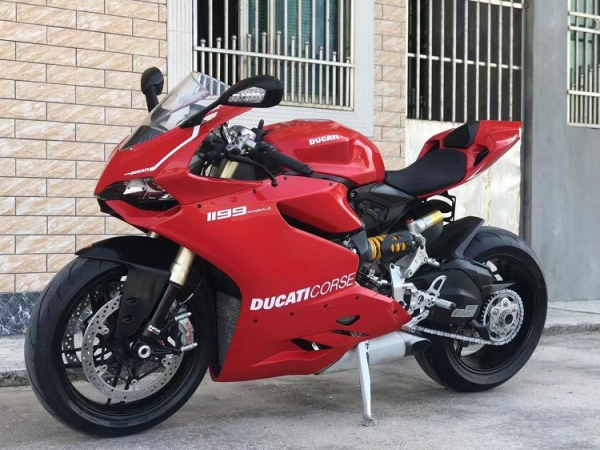 13�� �ſ���1199���������ܿ���Ħ�г�
