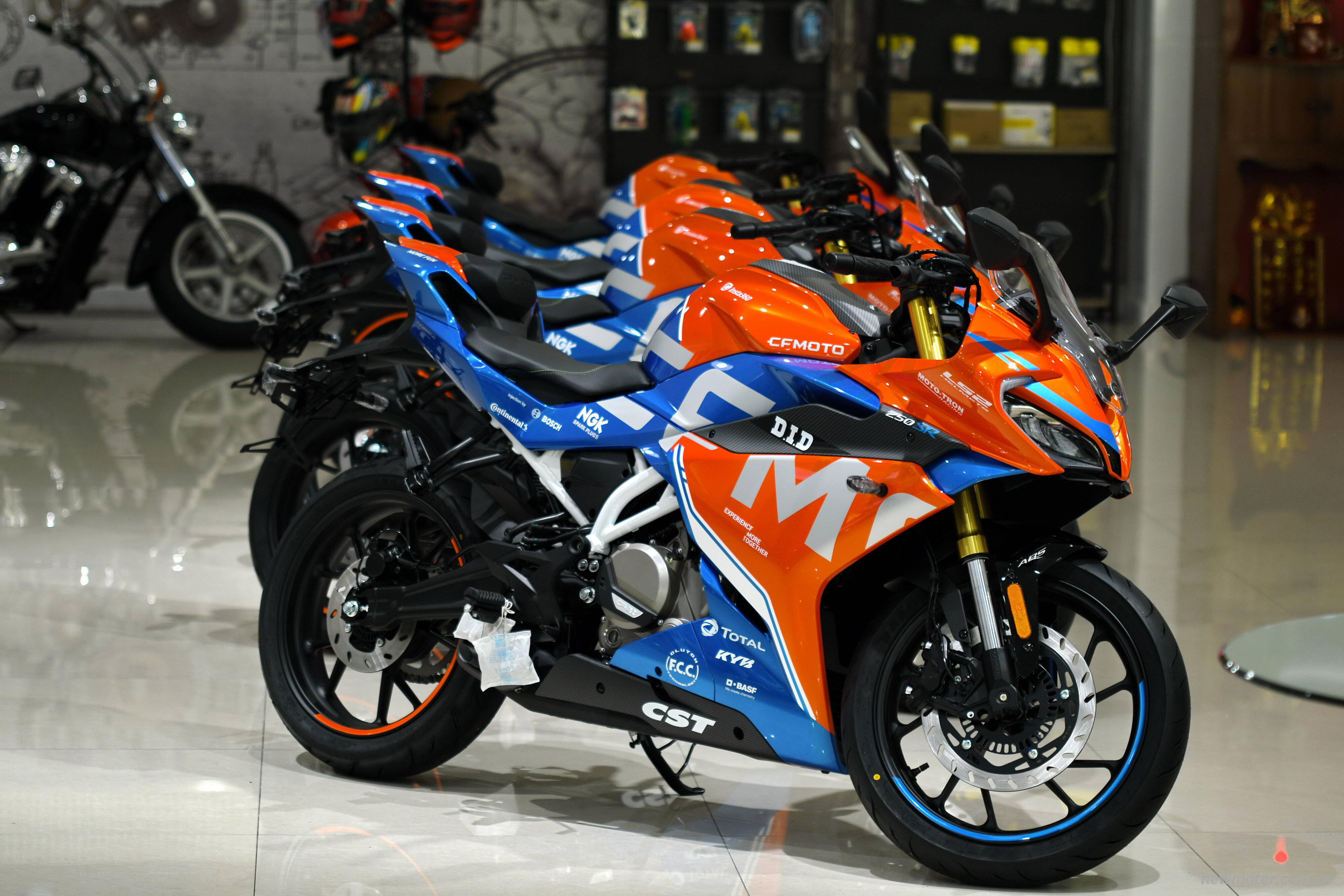 ����Ħ�������� 250SR ����