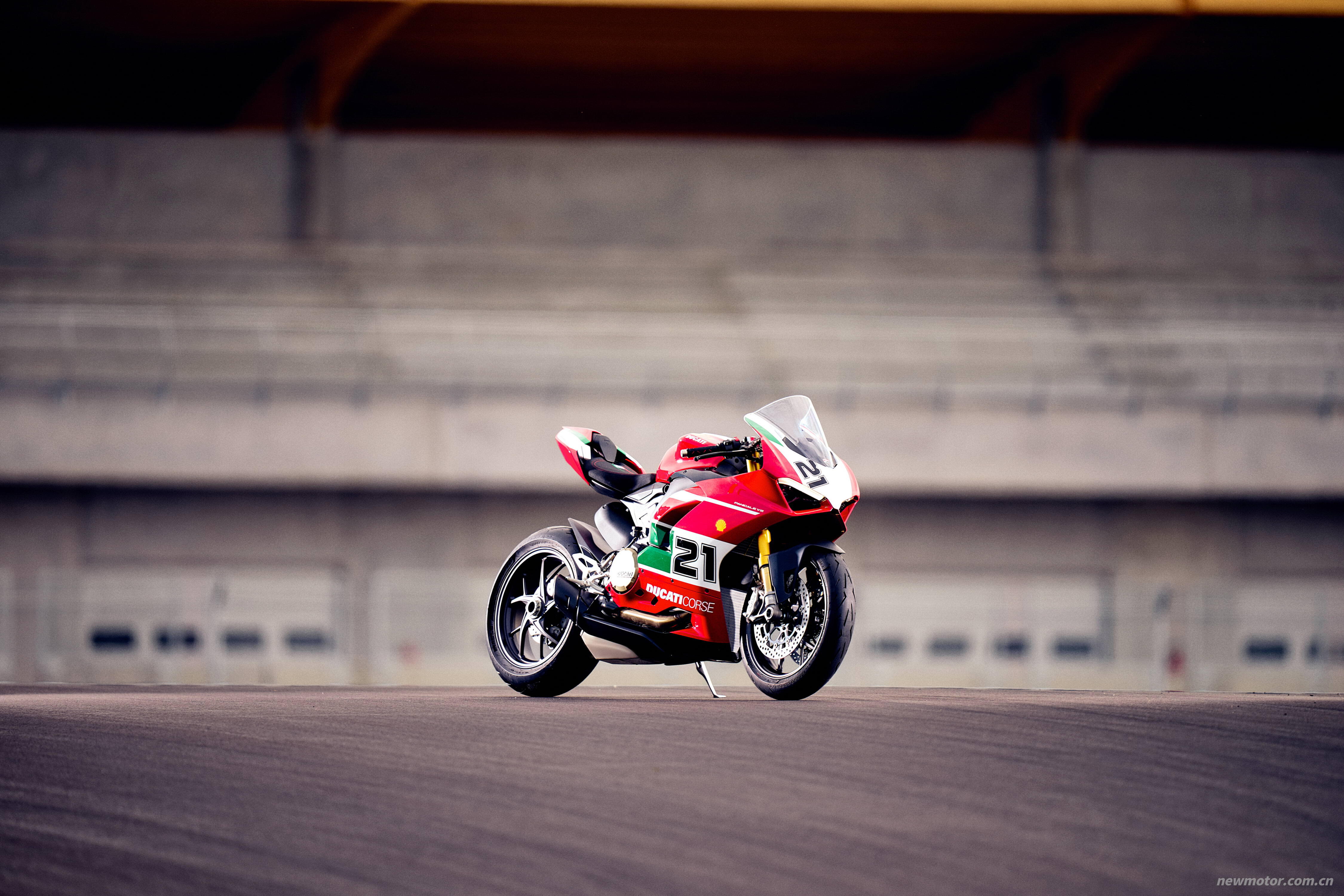 �ſ��� Panigale V2 ����˹�ھ������ ������д