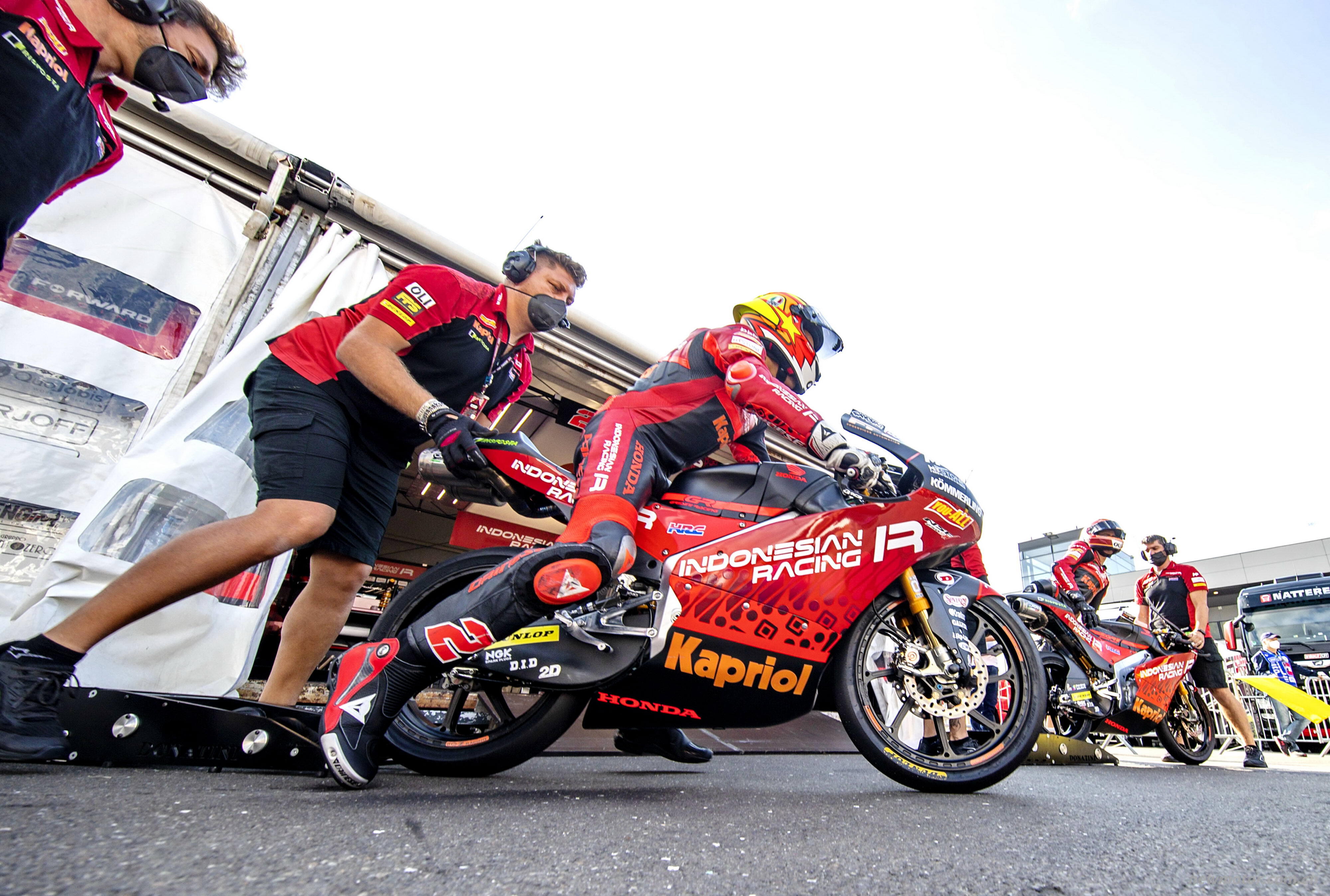 ������ҵ������ע���µ���վ QP����˹�� Moto3 ǰʮ����