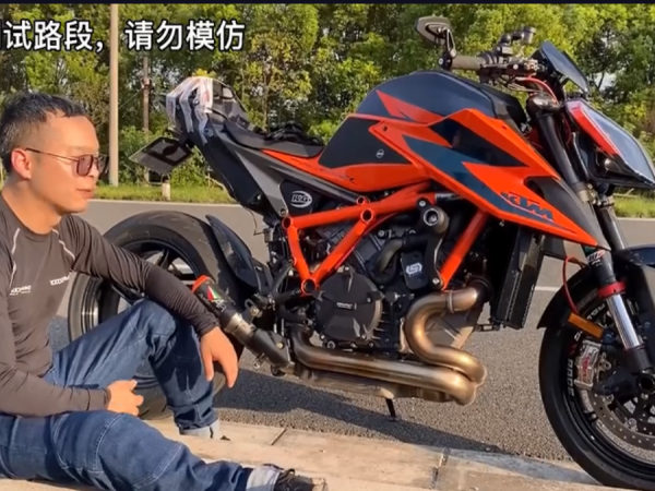 
���߲�������ש���գ�KTM 1290 SDR���ܲ���