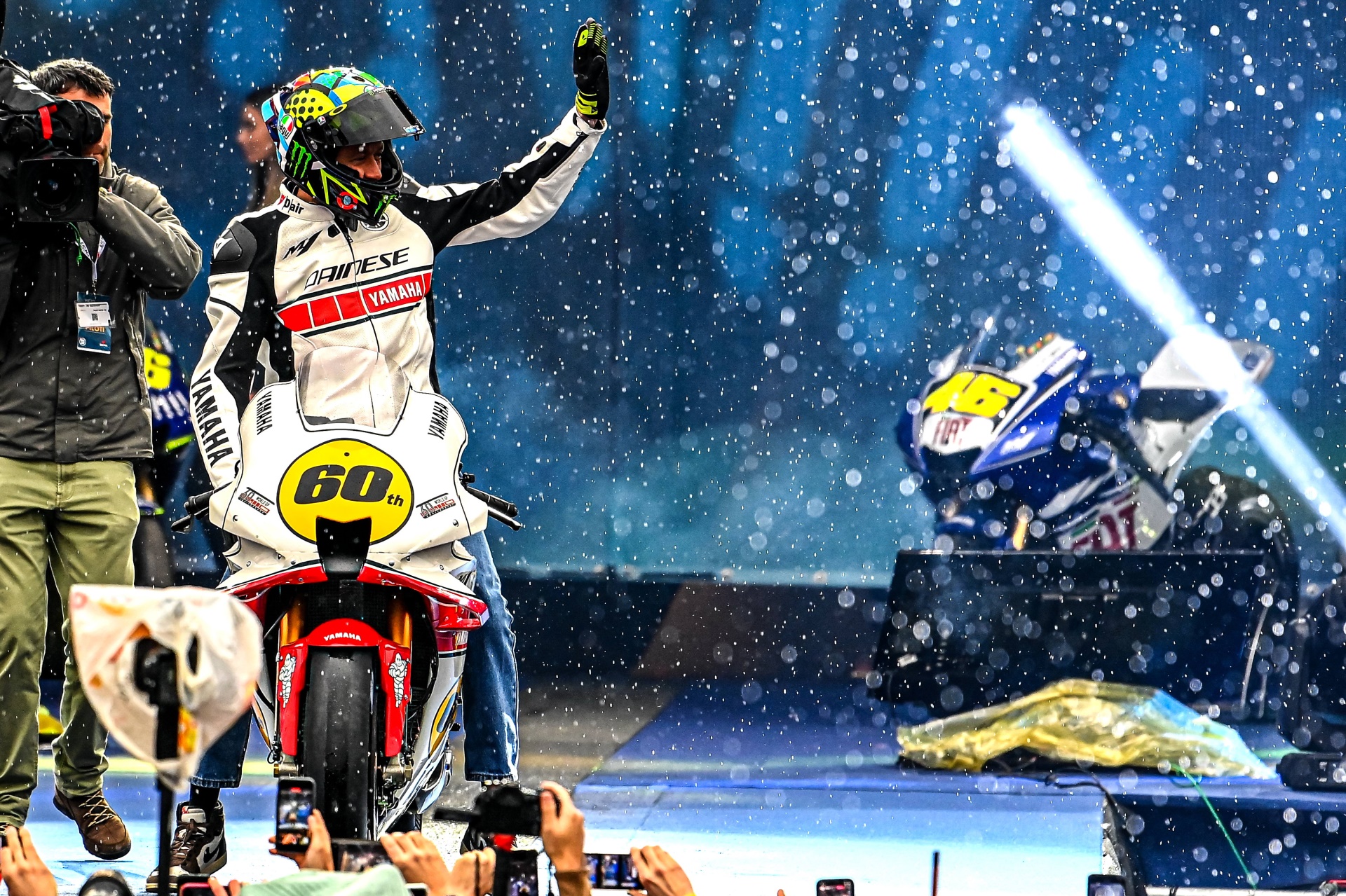 ��˹���� EICMA 2021 �� ����һȦ ��