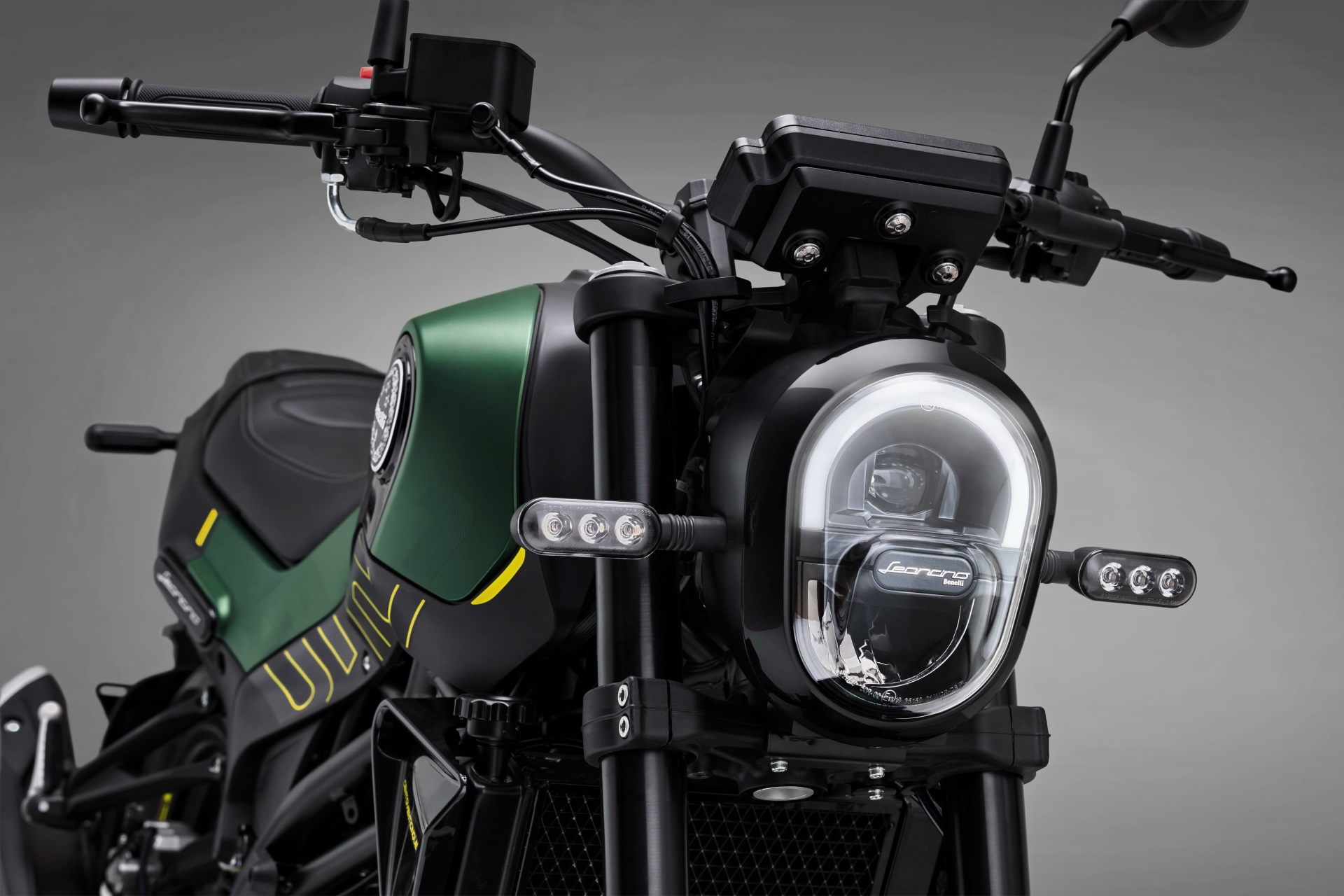Benelli 2022 ŷ�� Leoncino 125��TRK800