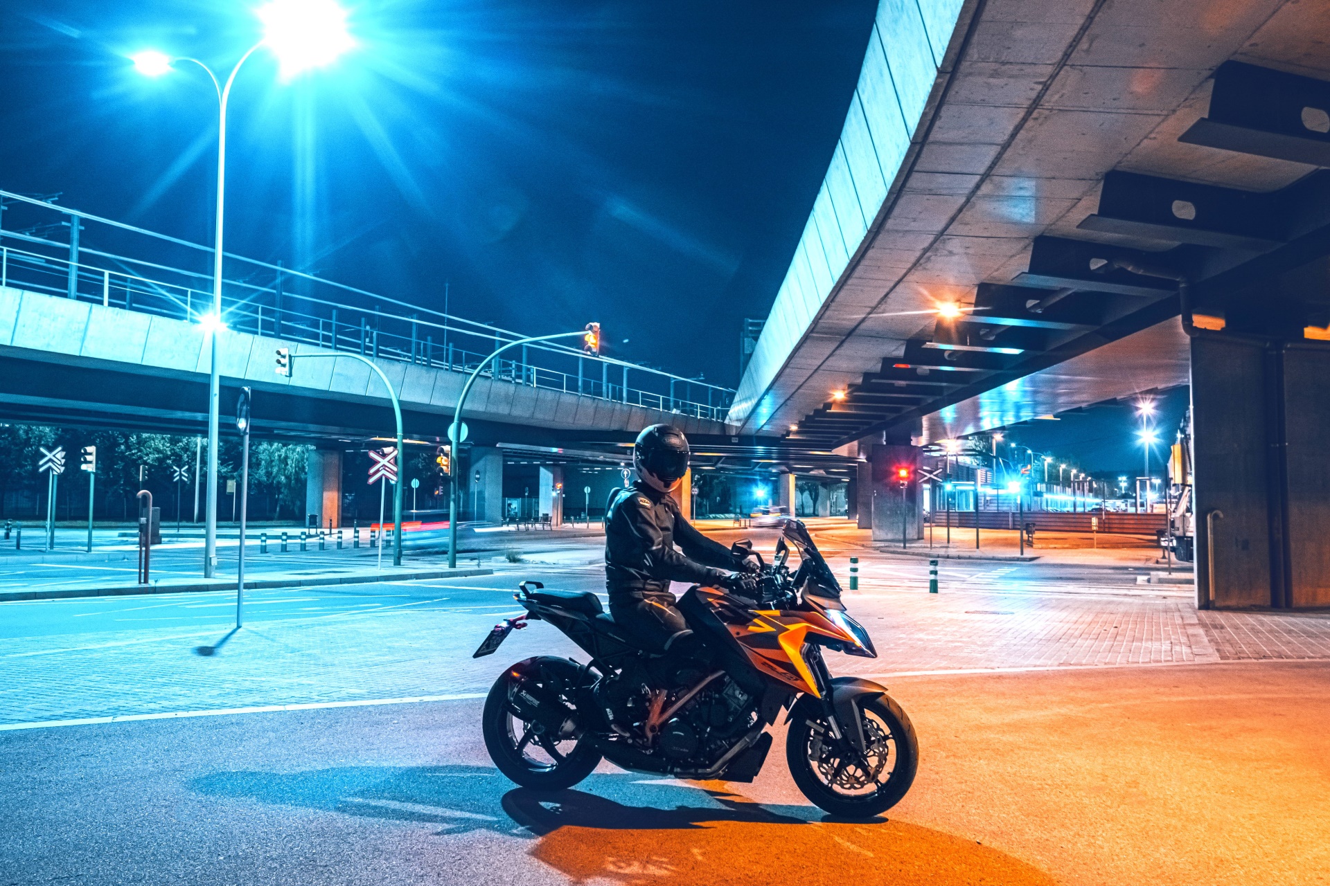 KTM 2022 �˶����г� 1290 Super Duke GT ������д