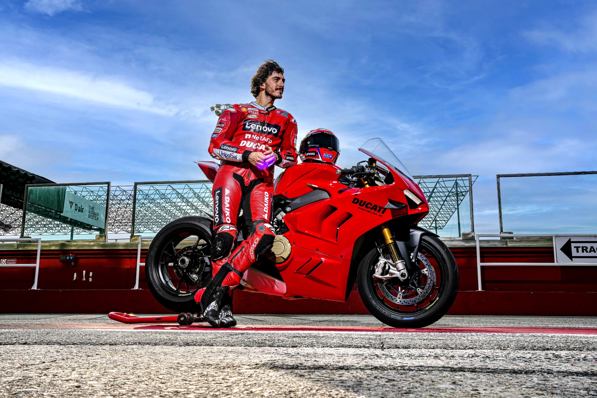 �ſ��� 2022 Panigale V4��V4 S ������д