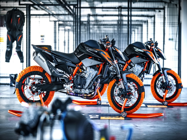 KTM&nbsp;890&nbsp;Duke&nbsp;R&nbsp;2022&nbsp;������д