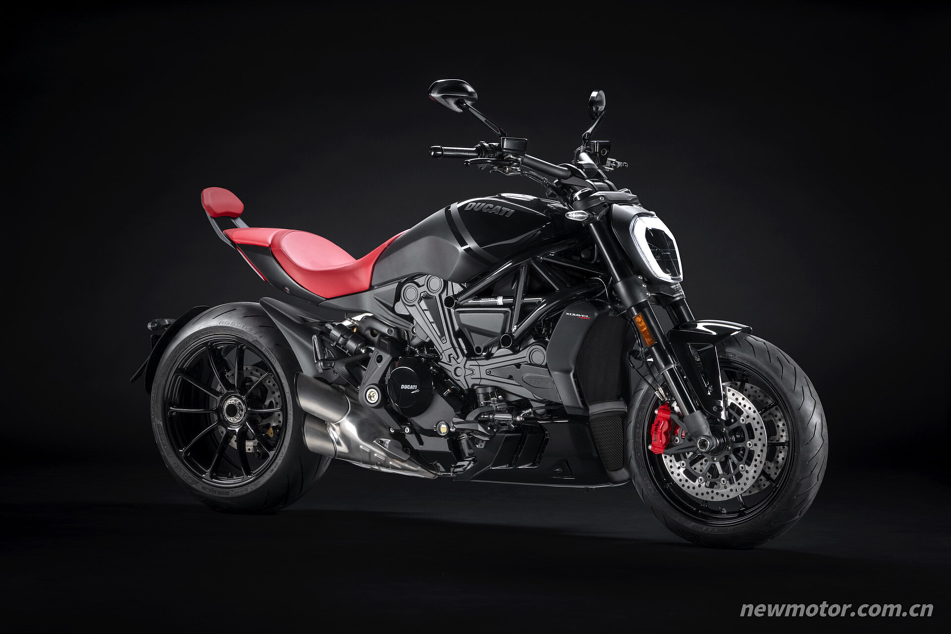 �ſ��� XDiavel Nera �����棺ϸ�ڼ��