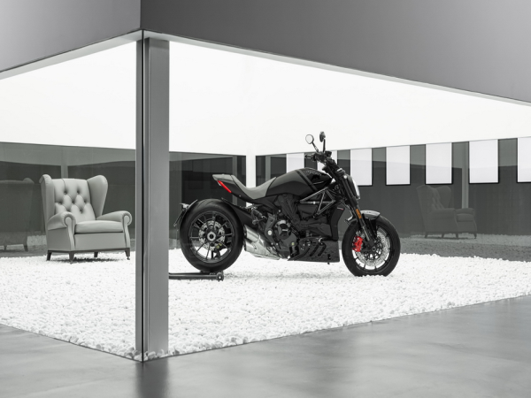 �ſ���&nbsp;XDiavel&nbsp;Nera&nbsp;�����棺Ƥ��