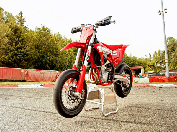 GasGas&nbsp;���Ƴ�&nbsp;Supermoto&nbsp;��·Խ