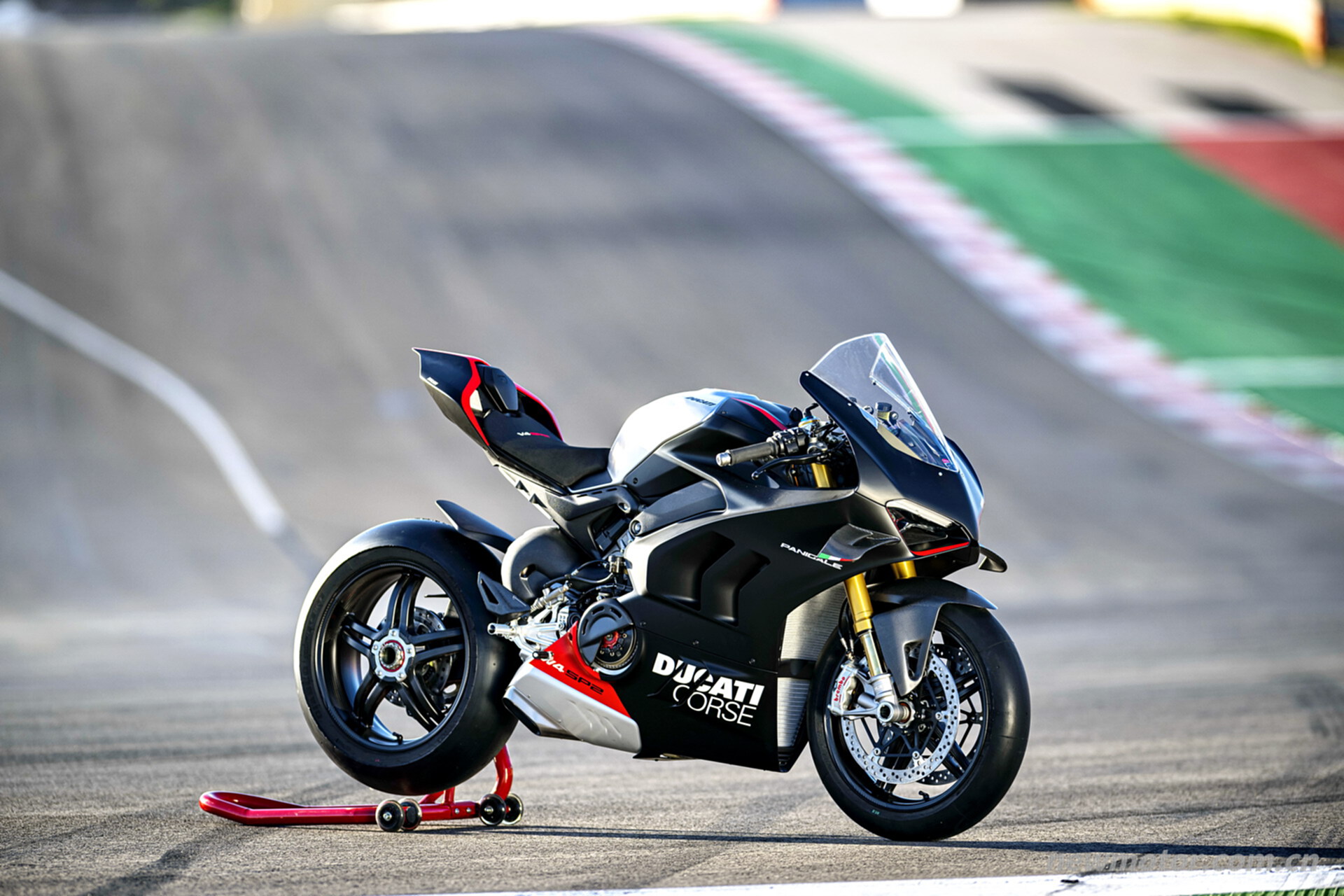 �ſ��� 2022 Panigale V4 SP2 ������д