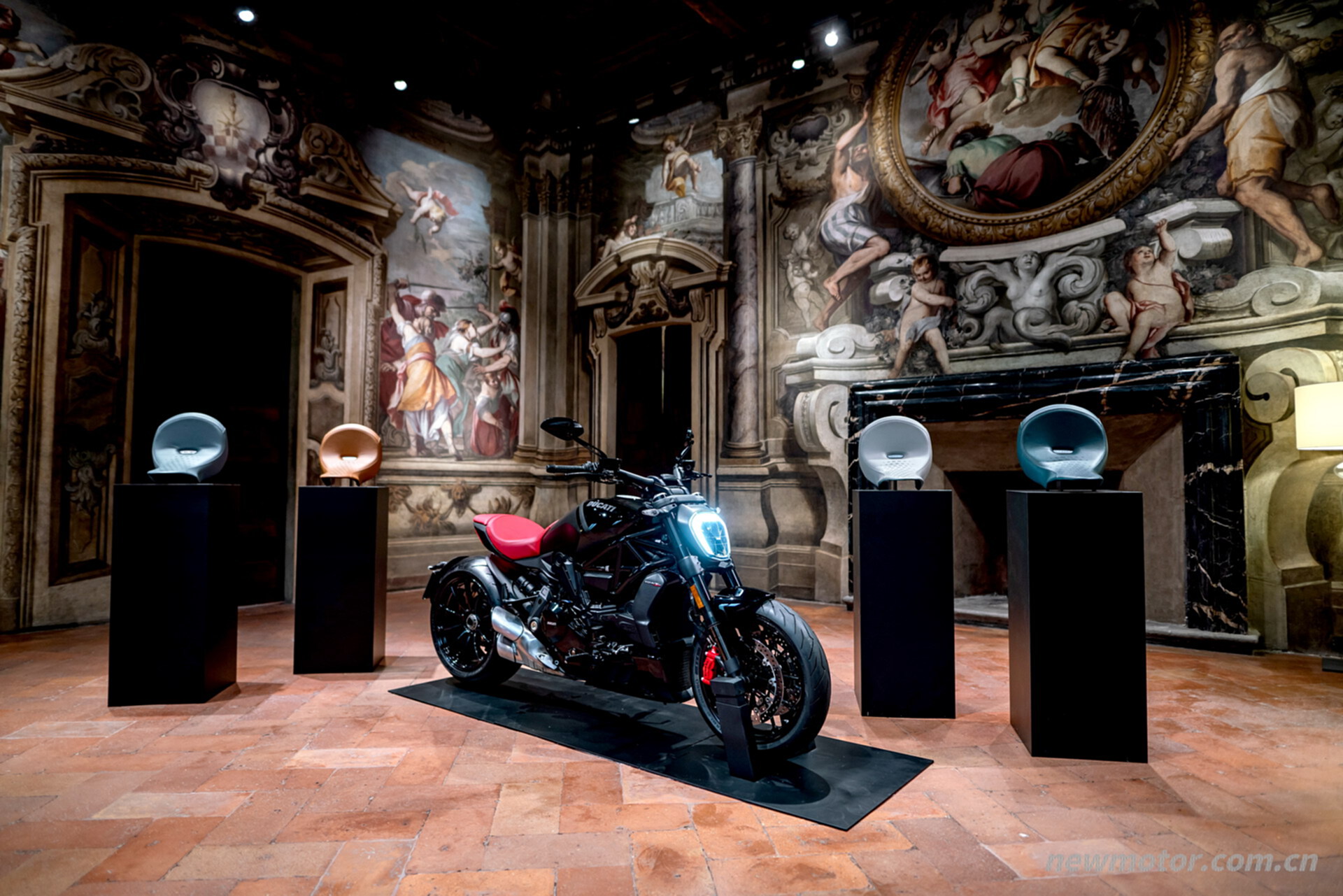 ��Ѷ�����콢��������� XDiavel Nera�����ְ�� X Vespa