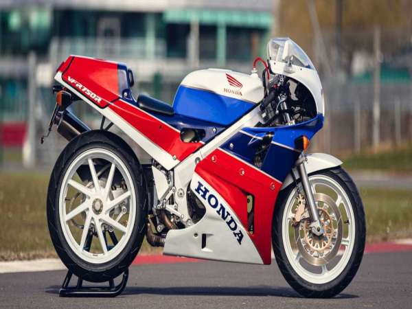����VFR750R&nbsp;RC30ȫ�³�������һ��