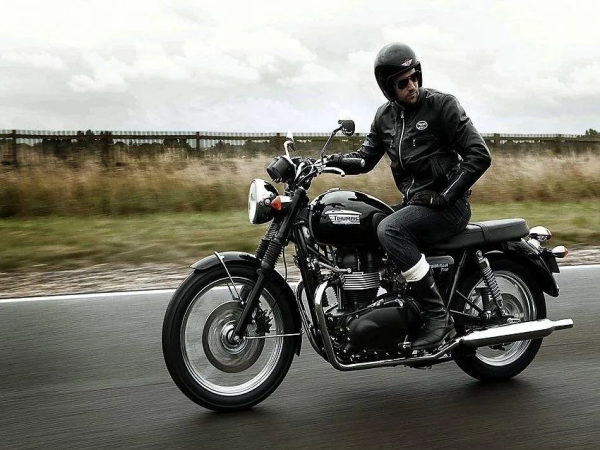 ����Ħ�У�Ҳ��ʼ���ᡢʱ���ˣ�