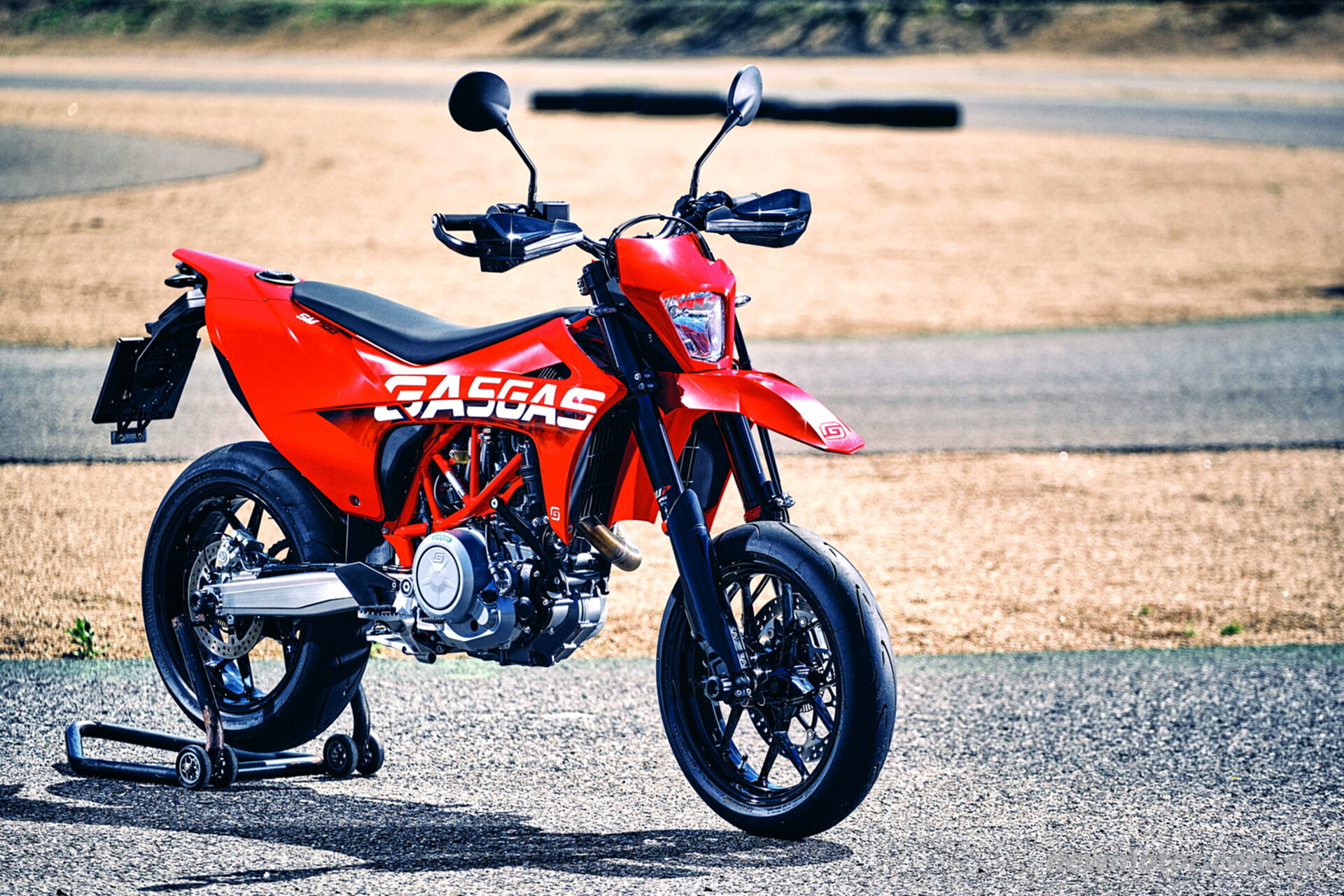 GasGas ��·ԽҰ SM700 ������д
