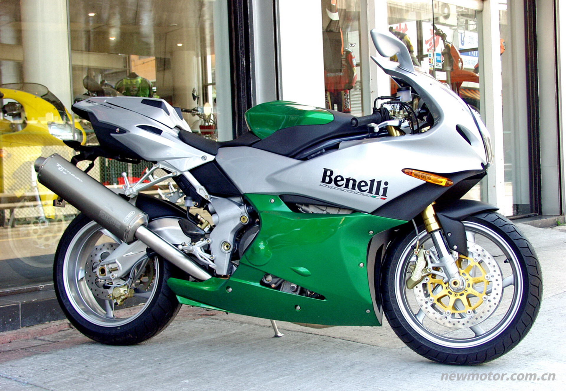 ����Ƭ��Benelli 2003 Tre 900 Tornado Novecento ������