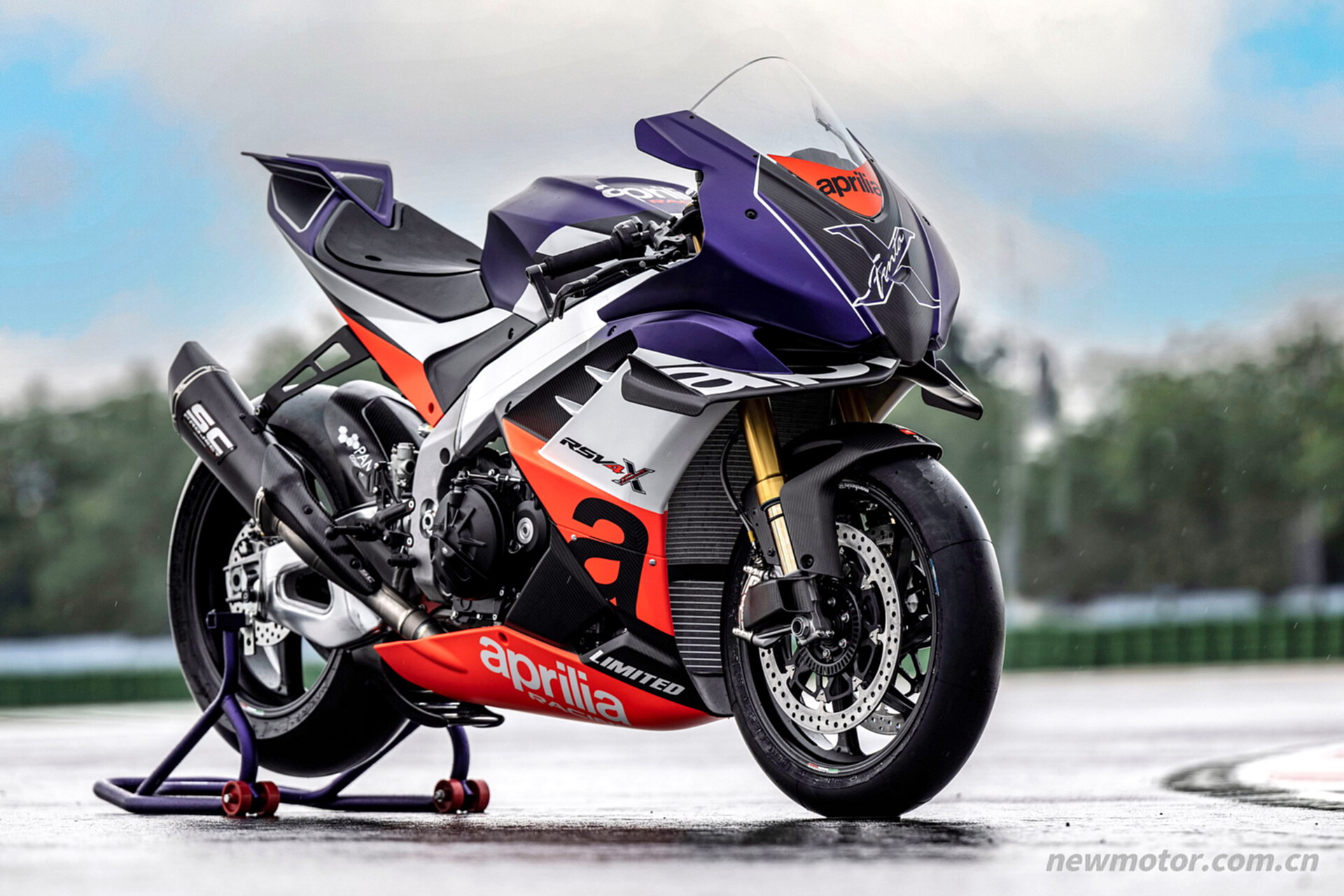 Ӧ�� MotoGP �ļ������������� RSV4 XTRENTA