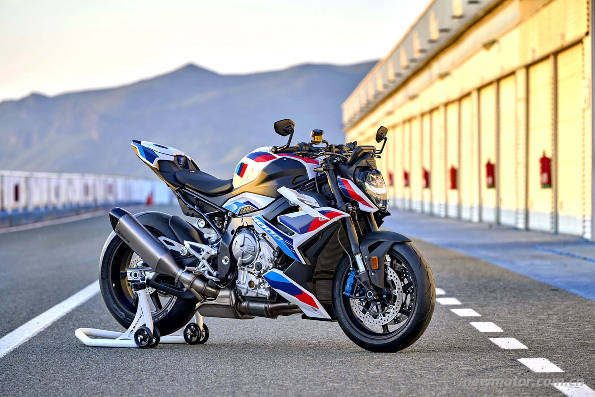 ����Ħ���� M 1000 R ������д
