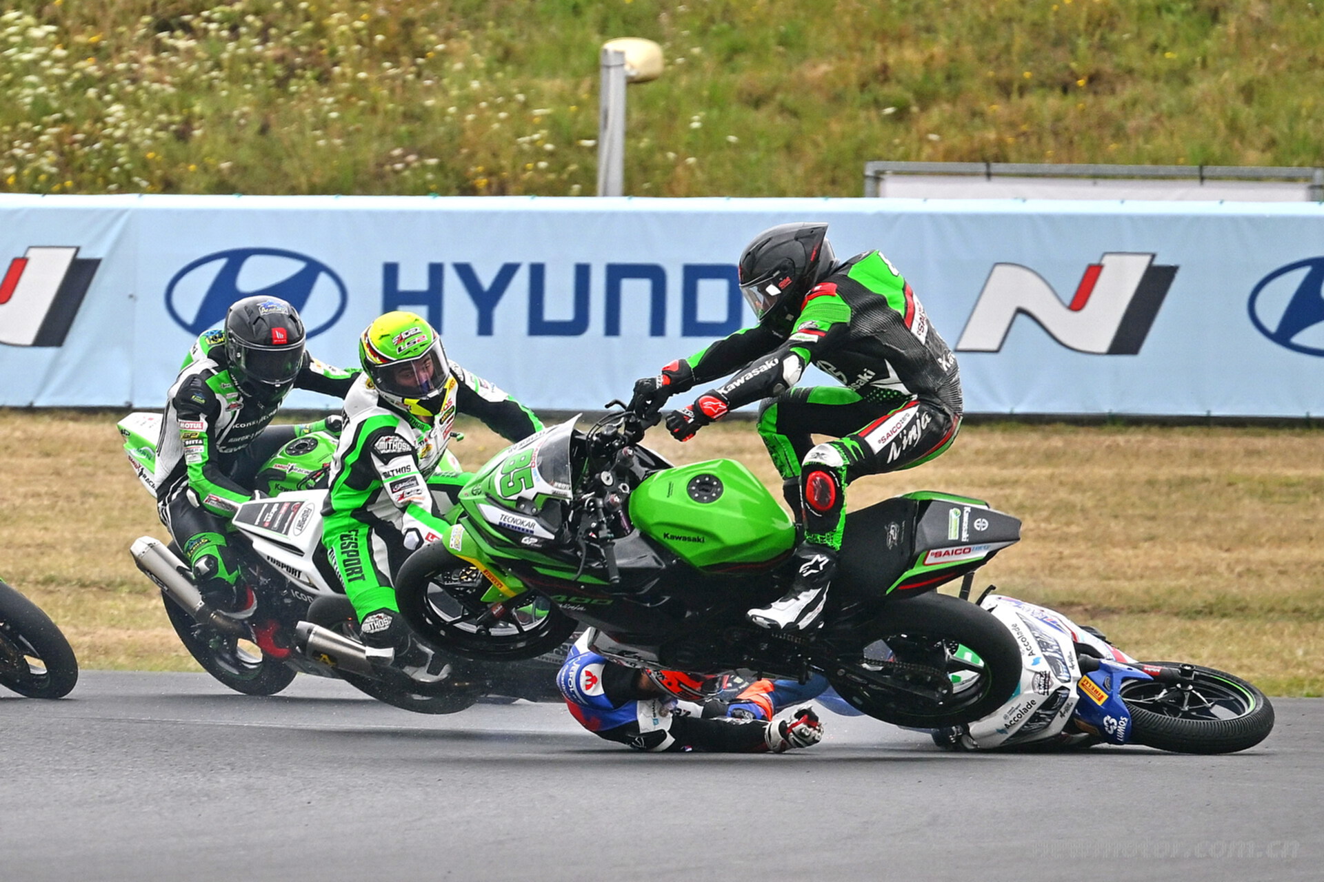 �ο����ϣ�FIM WorldSBK ҽ�Ʒ���