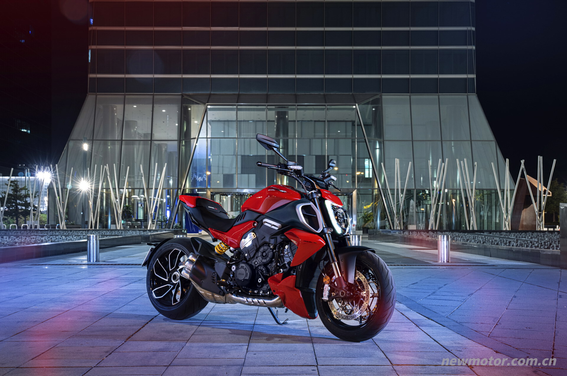 �ſ���ȫ�� Diavel V4 ��ħ�� ������д