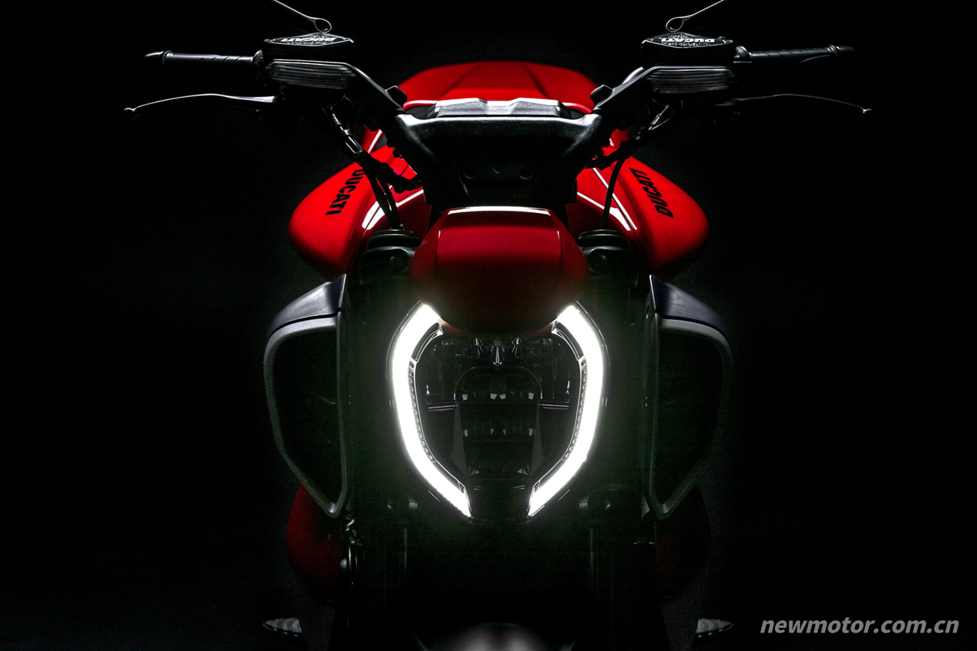�ſ���ȫ�� Diavel V4 ��ħ�� ϸ�ڼ��