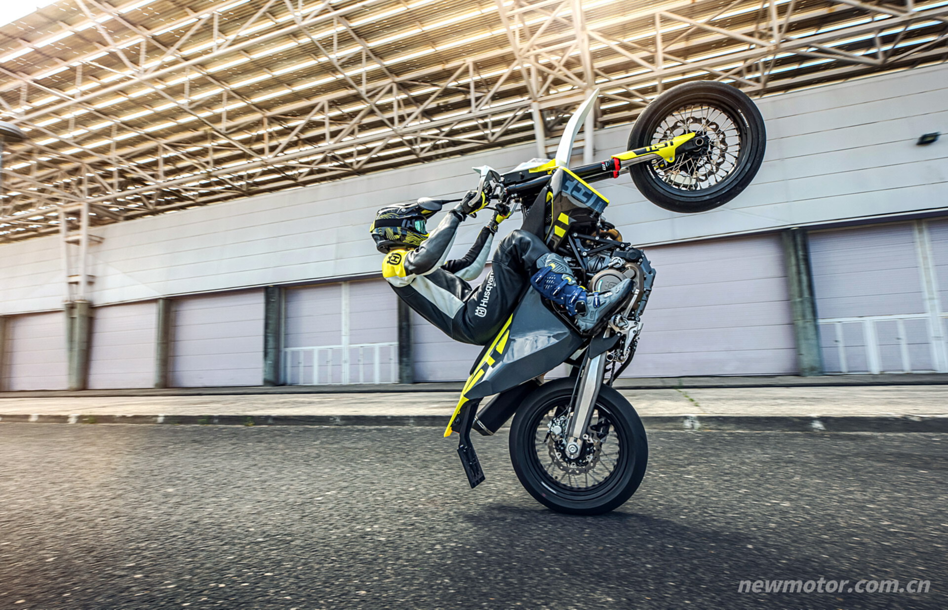 Husqvarna ��˹���� 2023 �� 701 Supermoto ������д