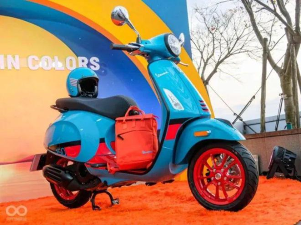 Vespa����ײɫ������ͣ��ۼ�17
