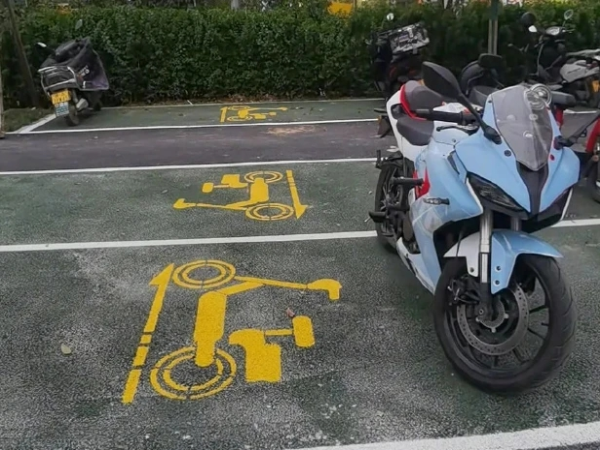 ����ΪĦ����9ǧƽ����ͣ����