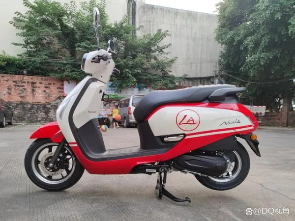 ���Ÿ���ֵ����̤�壬����NS125LA�������ڶ�����Ů��